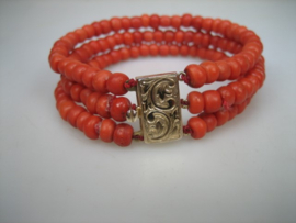 Antieke Bloedkoralen Armband met Goudkleurige Vergulde Sluiting uit ca. 1890