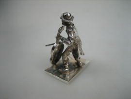 Antieke zilveren miniatuurtje Cello speler uit ca. 1900