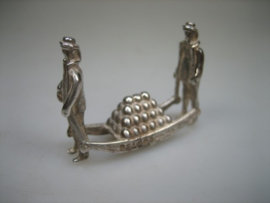 Miniatuur Zilver kaasdragers te Gouda uit ca. 1975