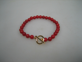 Antiek Bloedkoralen Baby armbandje met 14 karaat kapittelstokje sluiting uit ons atelier