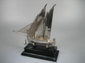 Antieke vintage Hollands sterling zilveren miniatuur zeiljacht uit ca. 1928