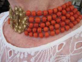 Antiek zeldzaam  5 rijen bloedkoralen ketting met gouden kraalhaak uit ca.1890