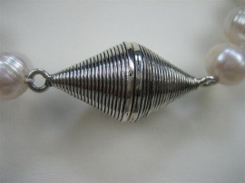 Parel collier met zilver stukken en magneetslot nieuw