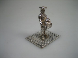 Zilveren miniatuur trommelaar uit ca. 1978