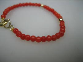 Antieke bloedkoralen baby armbandje met 14 karaat gouden Veerring sluiting uit ca.1880