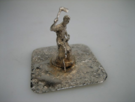 Miniatuur Zilver Houtkakker aan het werk in zijn werkplaats uit ca. 1967