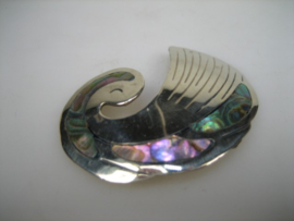 Alpaca Broche met inleg Parelmoer uit 1930