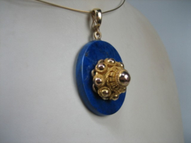 Antieke 14 karaat geelgouden hanger op  Lapis lazuli en gouden hangoogje uit ca. 1889