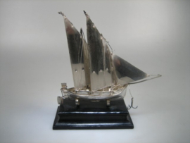 Antieke vintage Hollands sterling zilveren miniatuur zeiljacht uit ca. 1928