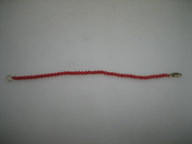 Antieke Bloedkoralen Baby Armbandje met Gouden Cartier sluiting uit ca.1880