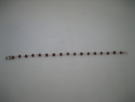 Antiek Granaat Baby armbandje op zilverdraad geschakeld met veerring