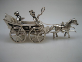 Zilveren Hooiwagen miniatuur Paard met 2 personen uit ca.1965