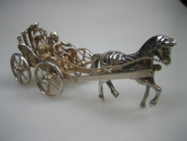 Zilveren Miniatuur Boerwagen met man op de Bok met Paard uit ca. 1976