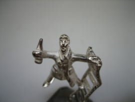 Zilveren miniatuurtje dronken Clown op gebogen Circus ladder uit ca. 1979