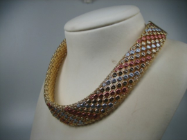 Goudkleurig schakel boogcollier met karabijn sluiting nieuw