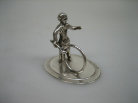Zilver Miniatuur Kind met Hoepel uit ca.1981 van J. Weeda