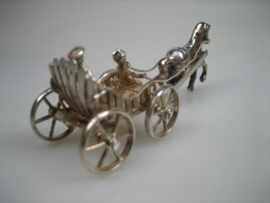 Zilveren Miniatuur Boerwagen met man op de Bok met Paard uit ca. 1976