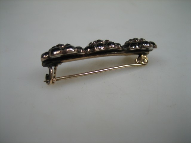 Antiek Rose Gouden Granaat Broche met 3 rozet granaten en gouden jas speld