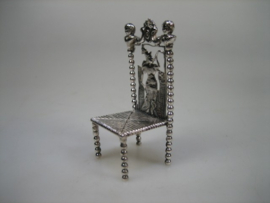 Antieke Zilveren miniatuur stoel van H. Herbert Hooijkaas Schoonhoven uit ca. 1874
