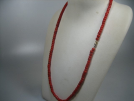 Oude Imitatie Koraal Kaasmodel Collier met Double Ronde Sluiting uit ca. 1938