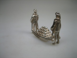 Miniatuur Zilver kaasdragers te Gouda uit ca. 1975