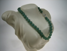 Edelsteen colliers uit eigen Import en geheel in onze ateliers bewerkt