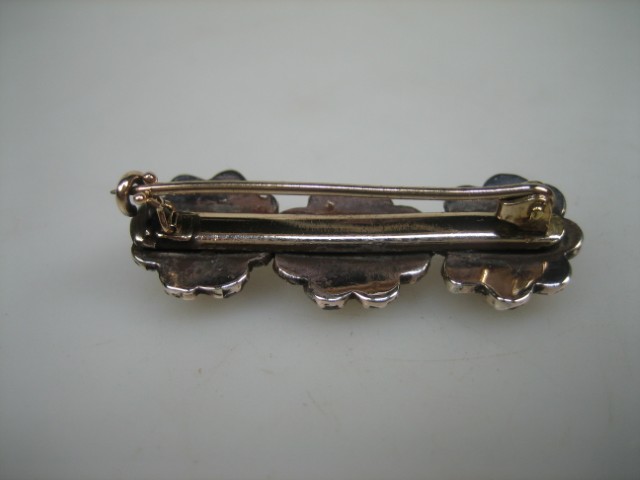 Antiek Rose Gouden Granaat Broche met 3 rozet granaten en gouden jas speld