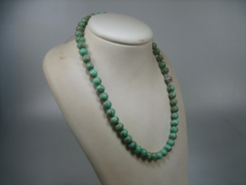 Antiek gemêleerd Agaat collier met Zilverkleurige  magneetsluiting en gezet met Spinel  steentjes