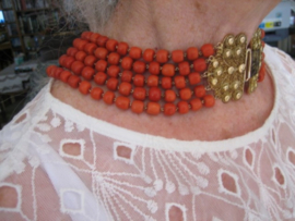 Antiek zeldzaam  5 rijen bloedkoralen ketting met gouden kraalhaak uit ca.1890