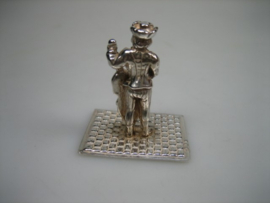 Zilveren miniatuurtje Chello speler uit ca. 1977