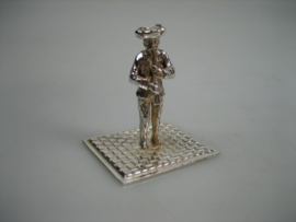 Zilveren miniatuurtje klassieke hobospeler uit ca. 1978