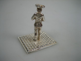 Zilveren miniatuurtje klassieke hobospeler uit ca. 1978