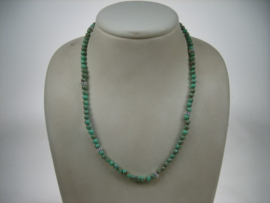 Antiek gemêleerd Agaat collier met zilveren Cartier sluiting met 6 zilveren sterretjes