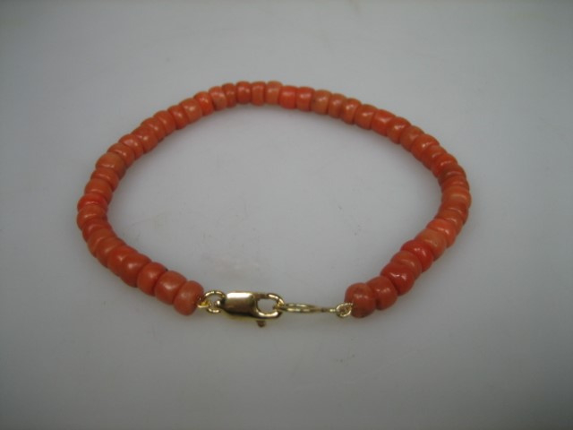 Antieke Bloedkoralen Armbandje met Gouden 14 karaat sluiting