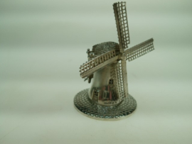 Zilveren zeldzame Boerenmolen met draaibare boven kap en wieken 1977