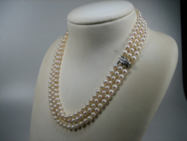 Akoya Antiek Parel collier met gouden Briljanten sluiting uit ca. 1930
