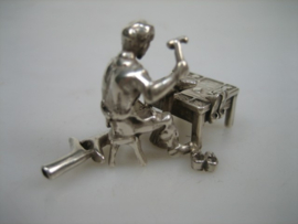 Miniatuur Zilver Schoenmaker | Antiekjuwelier | Antiek & Oud Zilver uit 1964
