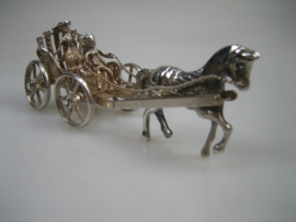 Zilveren Miniatuur Boerwagen met man op de Bok met Paard uit ca. 1976