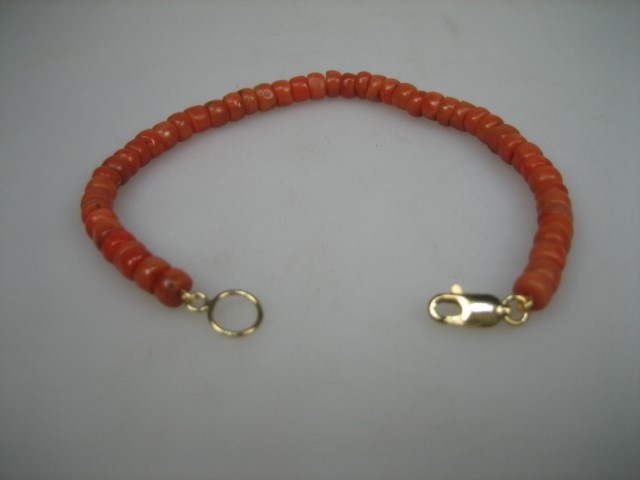 Antieke Bloedkoralen Armbandje met Gouden 14 karaat sluiting