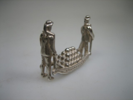 Miniatuur Zilver kaasdragers te Gouda uit ca. 1975