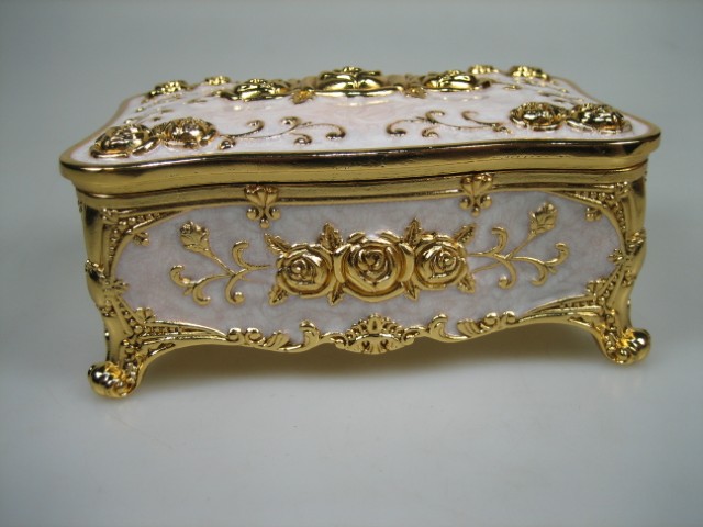 Luxe Sieraden Box Wit geëmailleerd met goudkleurige versieringen