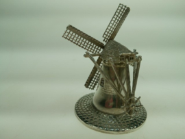 Zilveren zeldzame Boerenmolen met draaibare boven kap en wieken 1977