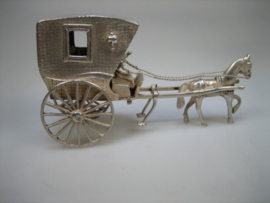 Zilveren Rijtuig met paard en man op weg naar zijn klant uit ca.1989