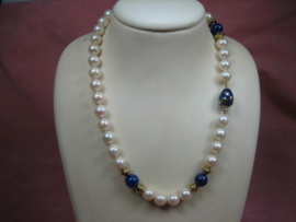 Antiek Parel collier met Lapis Lazuli en 8 gouden tussen stukken 14 karaats ca.1935