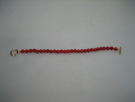 Antiek Bloedkoralen Baby armbandje met 14 karaat kapittelstokje sluiting uit ons atelier