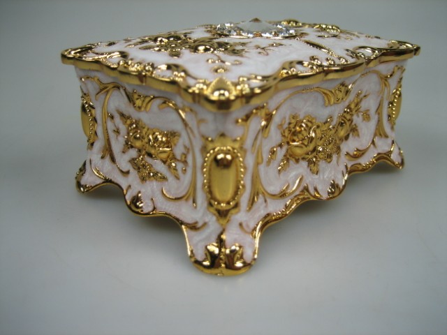 Luxe Sieraden Box Wit geëmailleerd met goudkleurige versieringen Nieuw