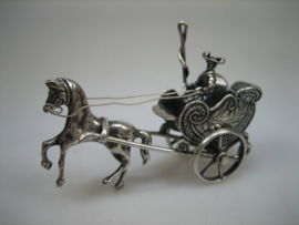 Zeldzame zilveren rijtuig met paard en koetsier uit ca. 1970