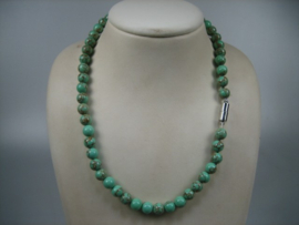 Antiek gemêleerd Agaat collier met zilverenkleurige magneetsluiting