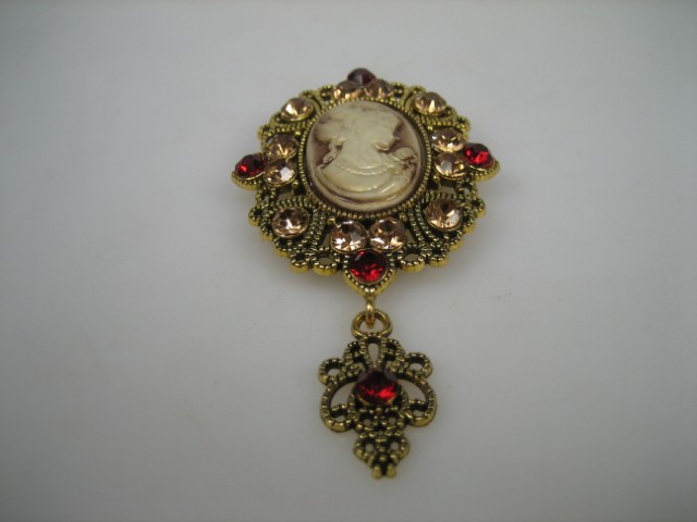 Klassieke Broche met bergkrisstallen en brugspeld brons-goudkleurig verguld nieuw