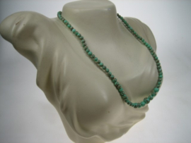 Antiek gemêleerd Agaat collier met magneetsluiting